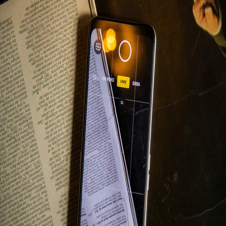 El espionaje mediante la cámara de tu dispositivo móvil: cuatro indicadores claros que podrían alertarte.