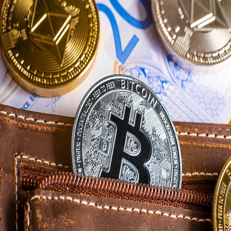 Los hackers utilizan inteligencia artificial para crear un paquete NPM malicioso que vacía carteras de criptomonedas.