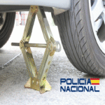 La Policía Nacional advierte a los conductores sobre el riesgo de aceptar asistencia de desconocidos, al tratarse de un fraude potencial.