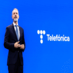 España ha modificado la normativa de fibra óptica tras 25 años, una decisión que favorece principalmente a Telefónica.