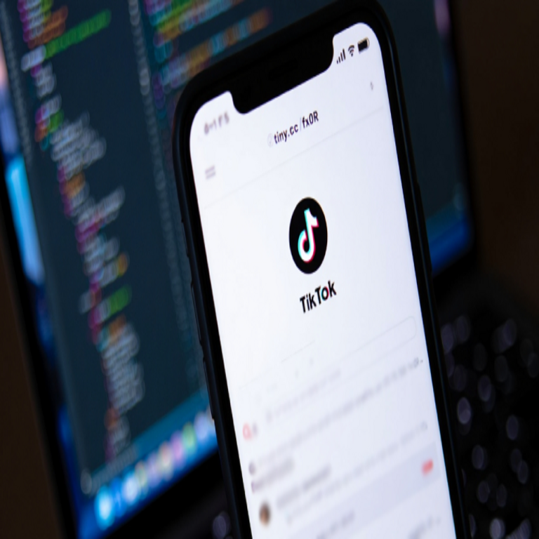 15,000 dominios falsos de TikTok Shop distribuyen malware y roban criptomonedas mediante una campaña de estafa impulsada por inteligencia artificial.