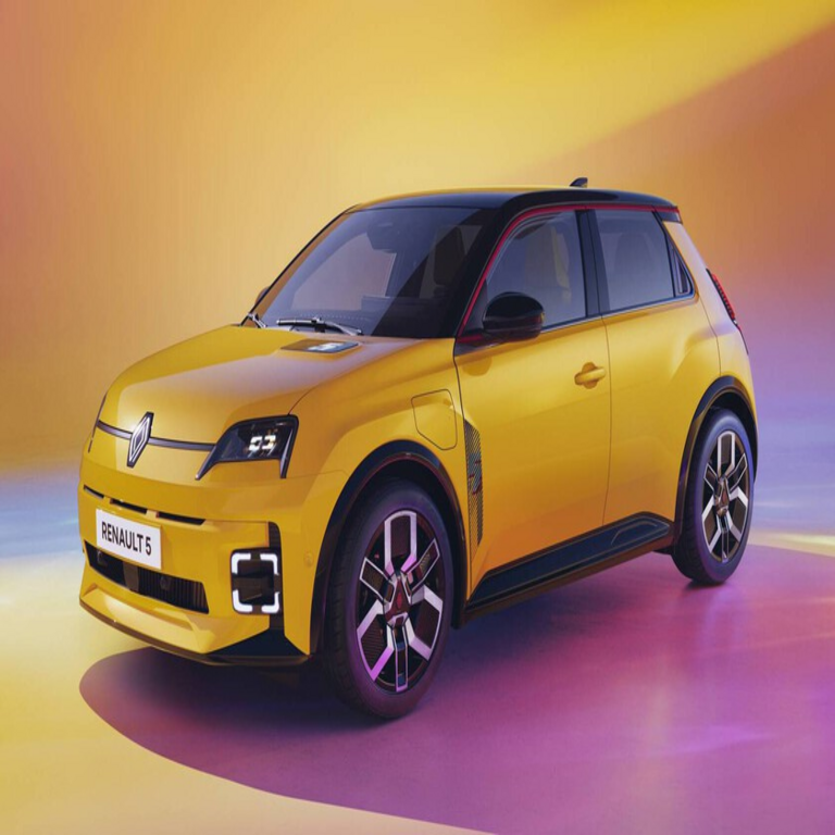 Renault presenta su modelo eléctrico con diseño retro ochentero: sus dos principales ejecutivos ya han abandonado la compañía.
