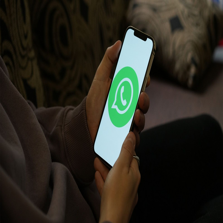 WhatsApp implementa nueva función para prevenir estafas en grupos.
