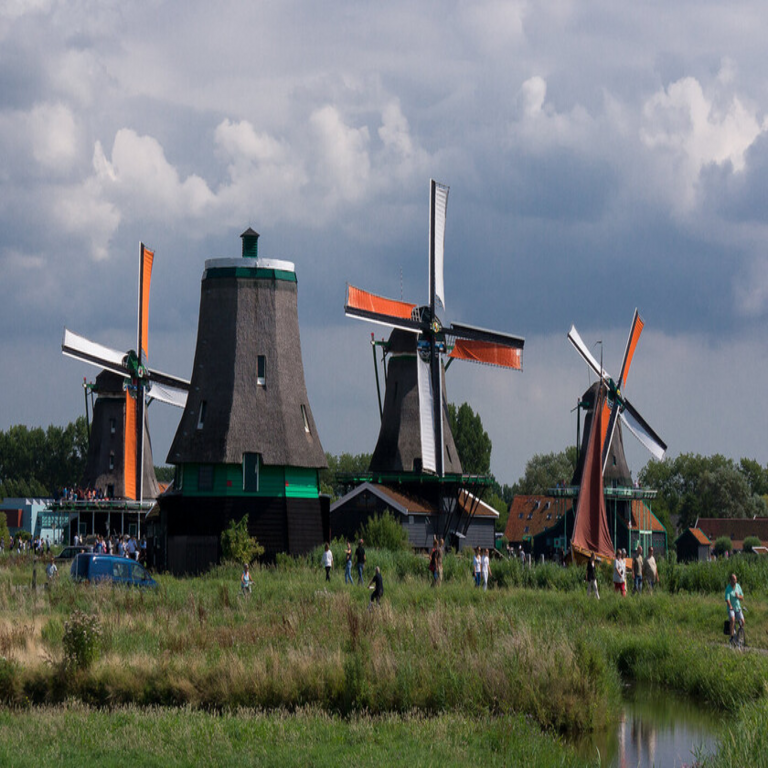 El cobro por acceso a monumentos turísticos se extiende progresivamente, siendo los molinos de Holanda los últimos en implementar esta medida.
