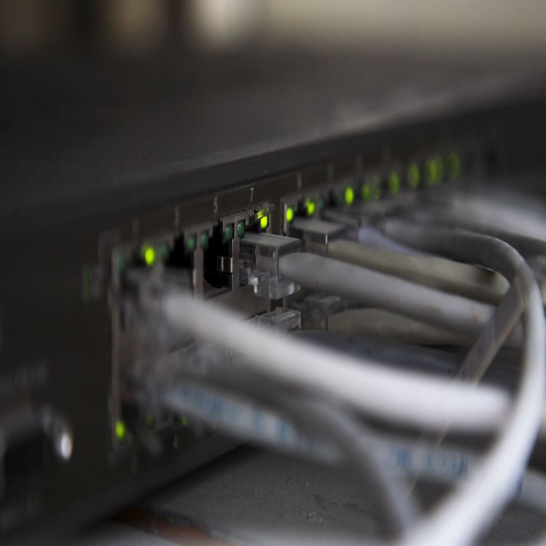 AOL finaliza su servicio de acceso telefónico a internet después de 34 años de operación, pese a contar con usuarios activos hasta el cierre.