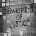 El Departamento de Justicia y socios internacionales desmantelan la infraestructura del grupo BlackSuit.