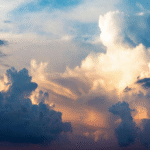 Durante siglos se ha investigado la clasificación nubosa; la morfología y coloración de estos fenómenos atmosféricos como indicadores meteorológicos.