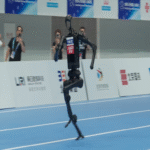 Ya existen robots capaces de correr 1.500 metros a una velocidad de 13 kilómetros por hora, un logro que demuestra el avance en el desarrollo de músculo robótico de China.
