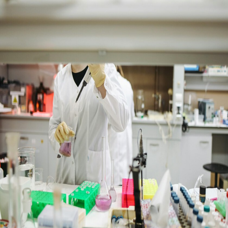 Las vacunas contra el cáncer están retornando a sus principios fundamentales: su nuevo potencial reside en la potenciación de nuestro sistema inmunológico.