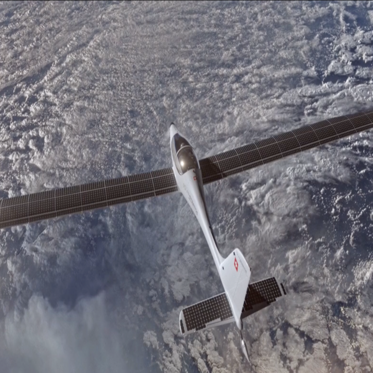 Una aeronave solar ha alcanzado una altitud de 9.521 metros en los Alpes, un récord que aproxima a la aviación a la estratosfera.