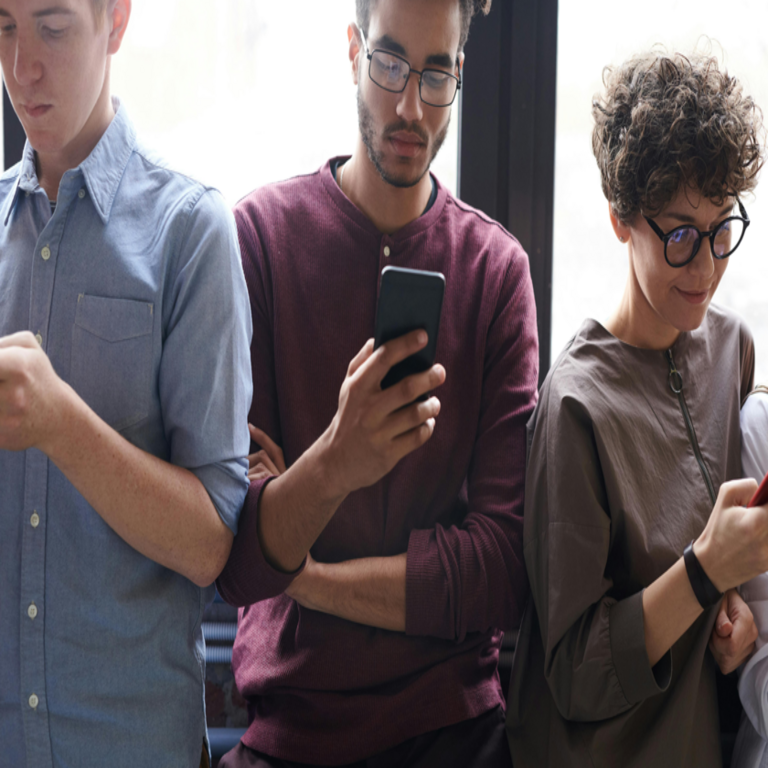 La psicología ofrece una explicación para la presencia constante de un miembro reticente y de conducta pasiva en grupos de WhatsApp.