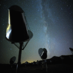 La paradoja de Fermi: la cuestión de la ausencia de evidencia de civilizaciones extraterrestres.