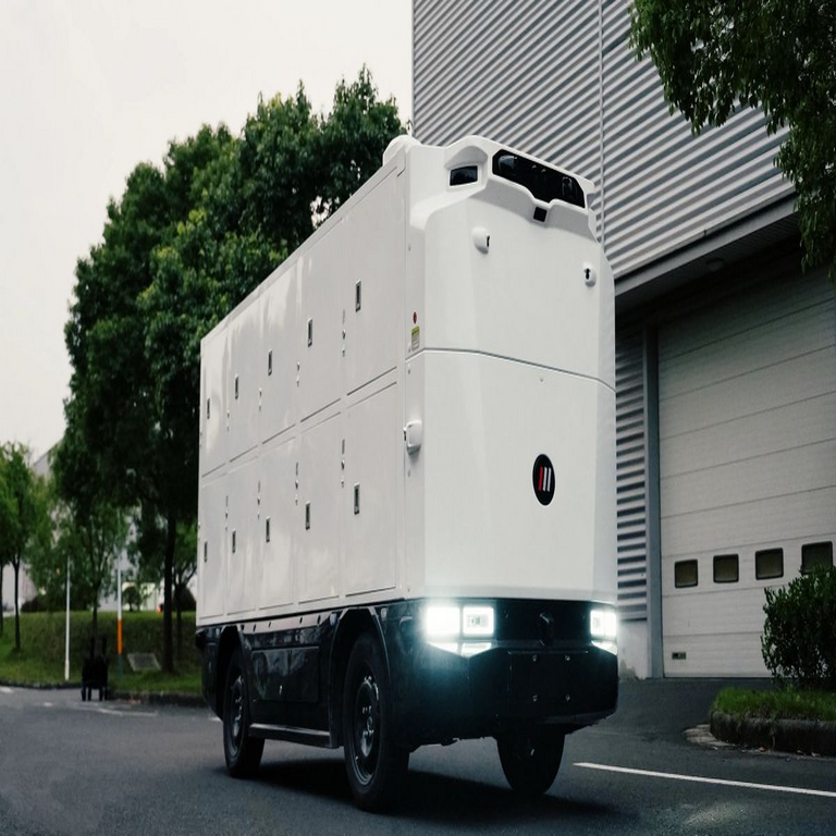 El Robomart RM5 es un robot autónomo de reparto de alimentos, con dimensiones similares a las de un minibús, que realiza entregas a domicilio a un coste de 2 euros por servicio.