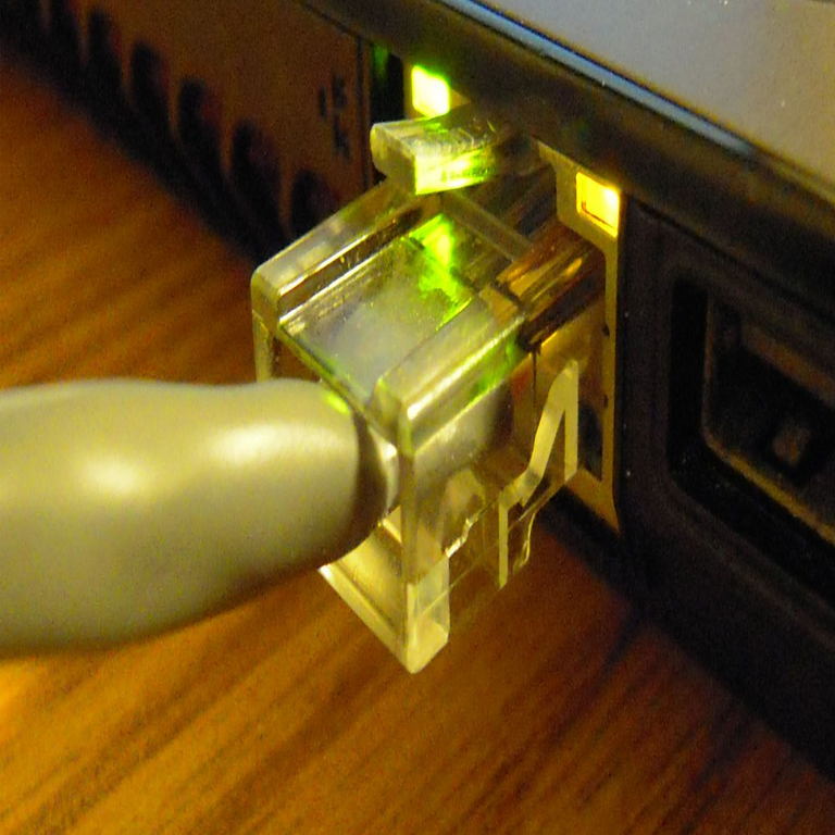 Tras años prescindiendo del cable Ethernet, reconsidero su reintroducción por motivos técnicos específicos.