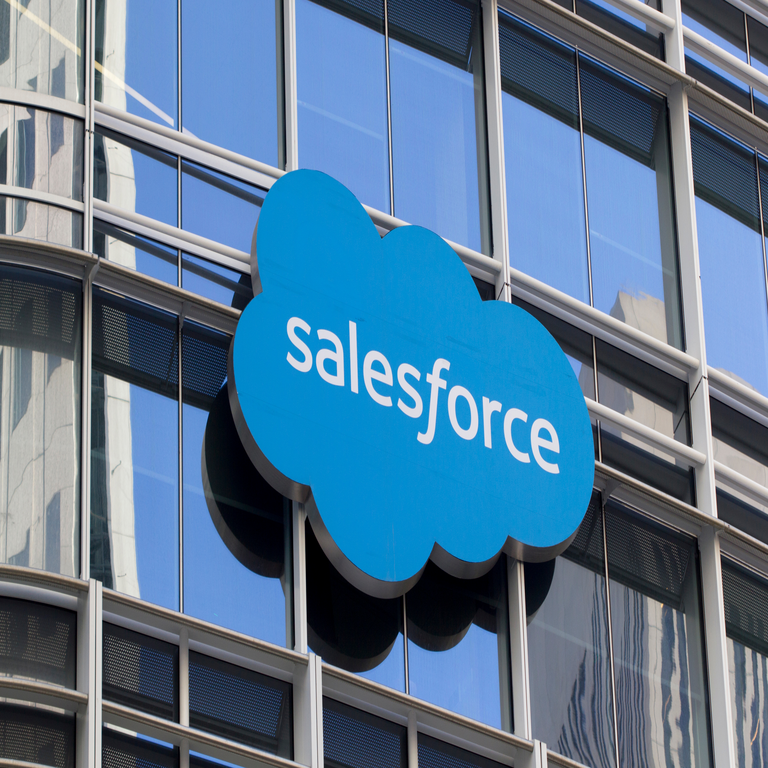 Atacantes sustraen datos de instancias de Salesforce mediante herramienta comprometida de chat en vivo con IA.