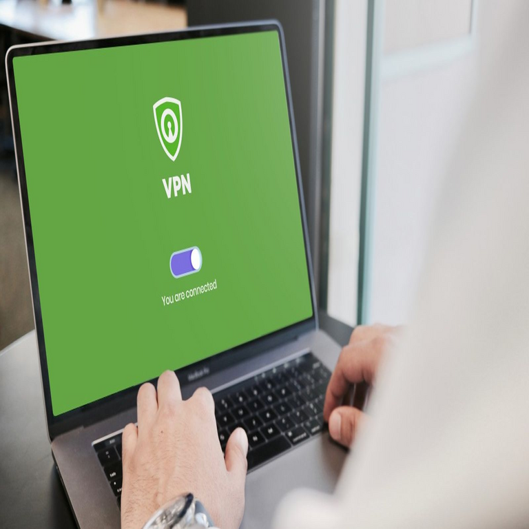 Factores técnicos que pueden causar un rendimiento deficiente de la VPN en horarios específicos.
