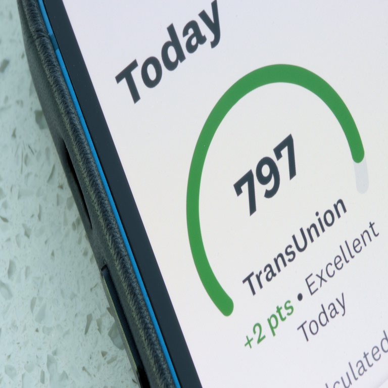Ciberatacantes comprometen datos de clientes de TransUnion.
