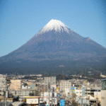El gobierno de Japón emplea inteligencia artificial para simular y alertar sobre el catastrófico escenario de una erupción del Monte Fuji.