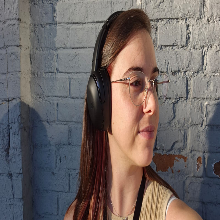 He evaluado los auriculares JBL Tour One M3, y Sony debe prepararse, ya que este modelo irrumpe en el mercado con un rendimiento notable.