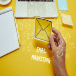 Los hackers explotan plataformas de email marketing para distribuir malware oculto.