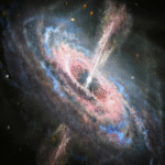 El telescopio James Webb ha permitido observar el agujero negro más antiguo del universo, un hallazgo que, en lugar de proporcionar respuestas, ha generado un mayor número de interrogantes.