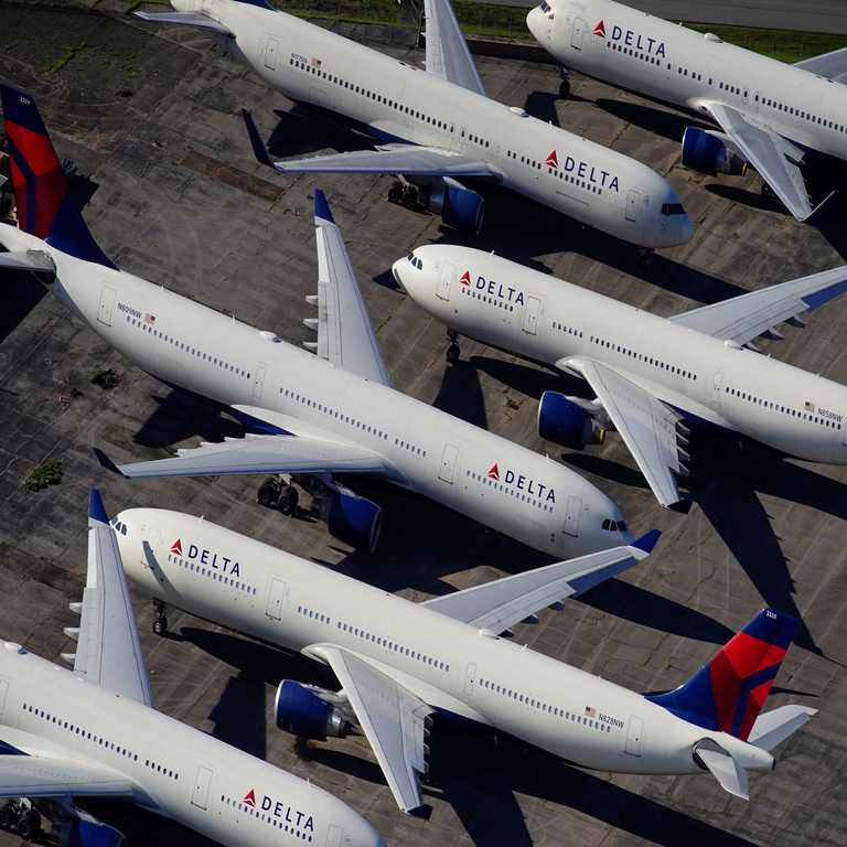 ¿Resulta legítimo aplicar tarifas diferenciadas en transporte aéreo basadas en el propósito del viaje, penalizando a pasajeros en situaciones de duelo frente a aquellos que viajan por ocio? Este enfoque representa una nueva frontera de potenciales prácticas abusivas en la industria.
