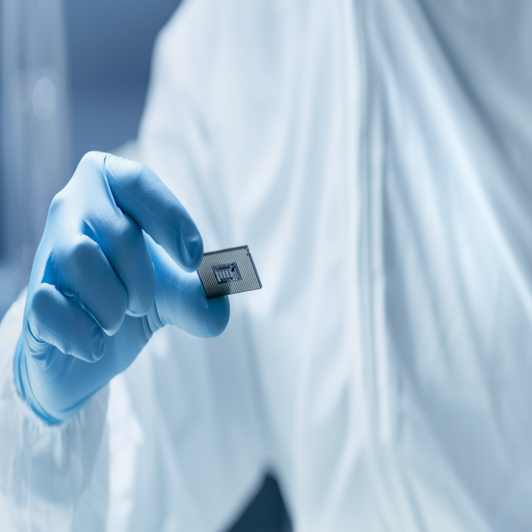 Quinas prepara el lanzamiento de UltraRam, una memoria flash con velocidad de DRAM.