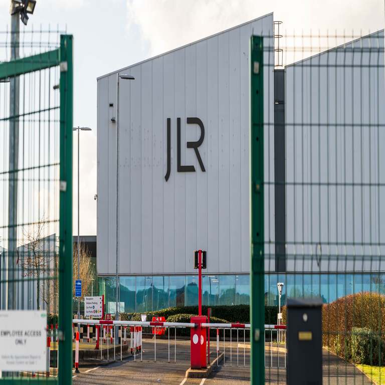 Jaguar Land Rover queda inoperativo tras ciberataque.