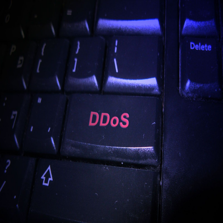 Cloudflare mitiga el mayor ataque de denegación de servicio distribuido (DDoS) de la historia, un incidente recurrente.