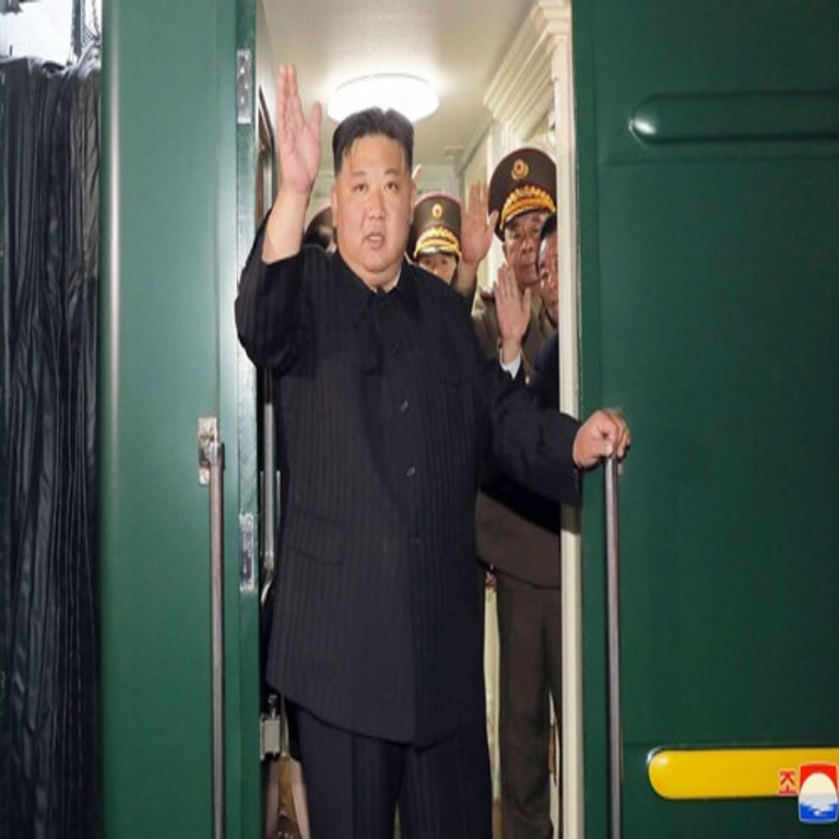 Kim Jong Un fue el último asistente en incorporarse al desfile en China, ya que los líderes de Corea del Norte no utilizan transporte aéreo, sino que se desplazan en vehículos blindados.