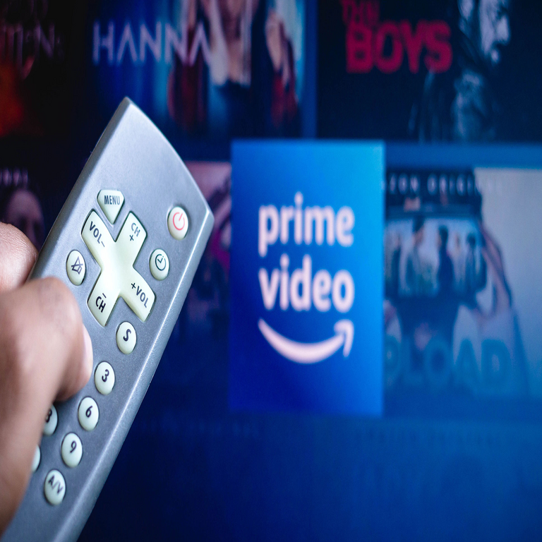 Amazon emula la estrategia de Netflix: Prime Video elimina la funcionalidad de compartir cuentas entre usuarios externos al grupo familiar.