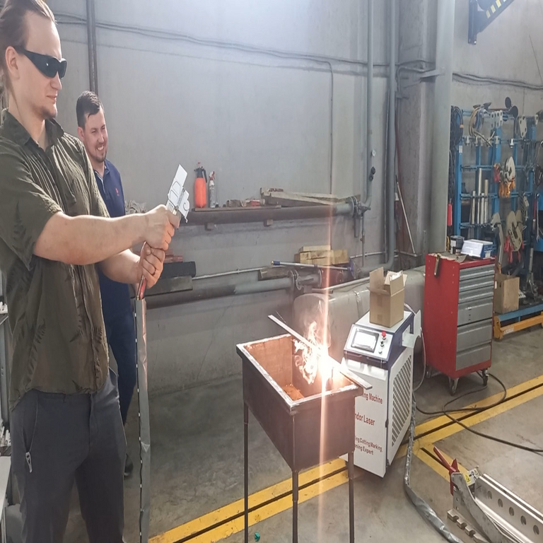Laboratorio equipado con material radiactivo, circuitos integrados, osciloscopio, mechero Bunsen, ave de la región de Omsk y vodka.