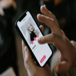 Tras una década de búsqueda de pareja mediante el sistema de swipe infinito, la tendencia actual se orienta hacia aplicaciones que organizan citas de forma directa e inmediata.