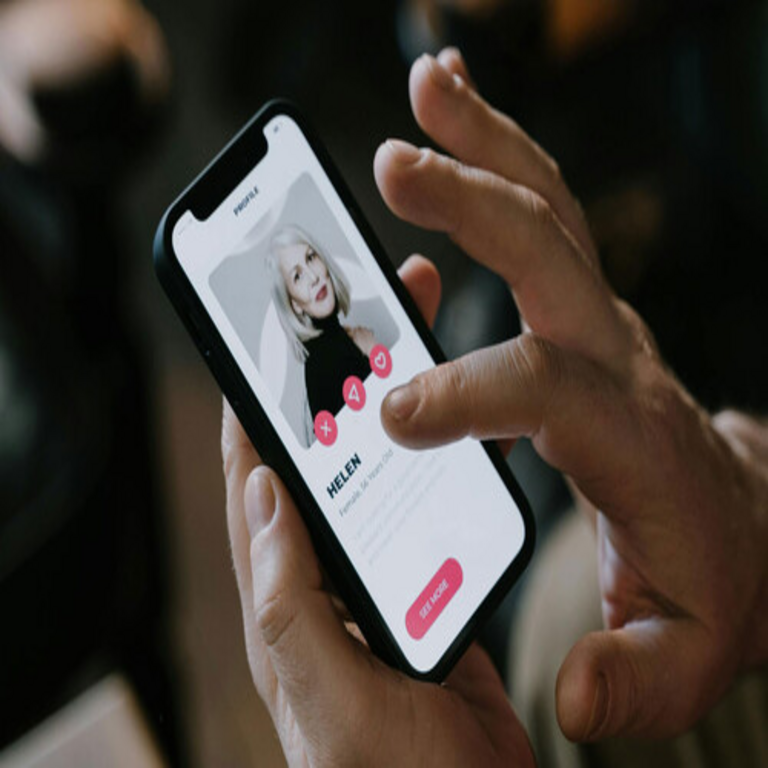 Tras una década de búsqueda de pareja mediante el sistema de swipe infinito, la tendencia actual se orienta hacia aplicaciones que organizan citas de forma directa e inmediata.