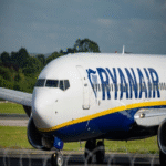 Iberia Express incrementa su capacidad en 30.000 plazas para las Islas Canarias tras la salida de Ryanair, un vacío generado por un conflicto en la política de tasas aeroportuarias.