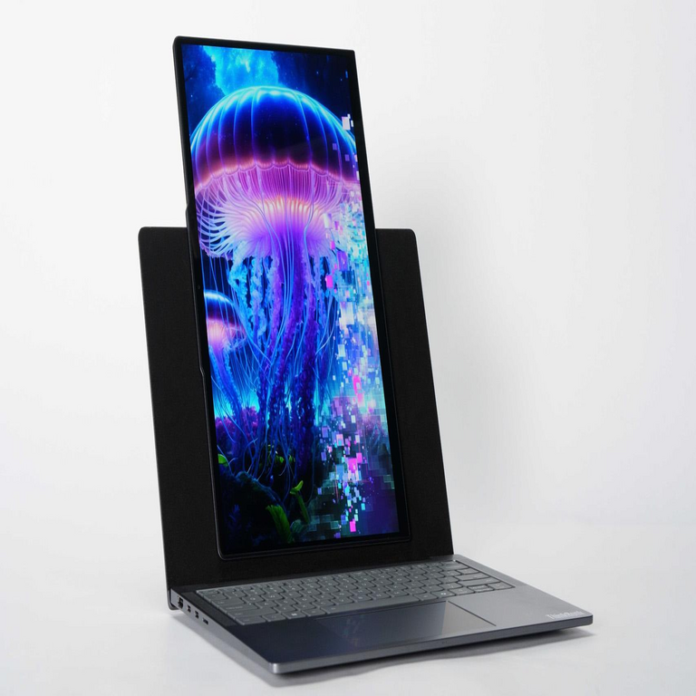 Lenovo presenta un portátil con pantalla orientable que gira a formato vertical con un simple gesto, ofreciendo una experiencia visual similar a la de un dispositivo móvil para plataformas como TikTok.