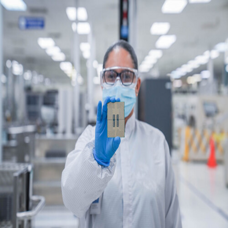 A Intel no le están resultando las iniciativas, aunque no por falta de esfuerzo: destina más recursos a I+D que cualquier otro competidor.