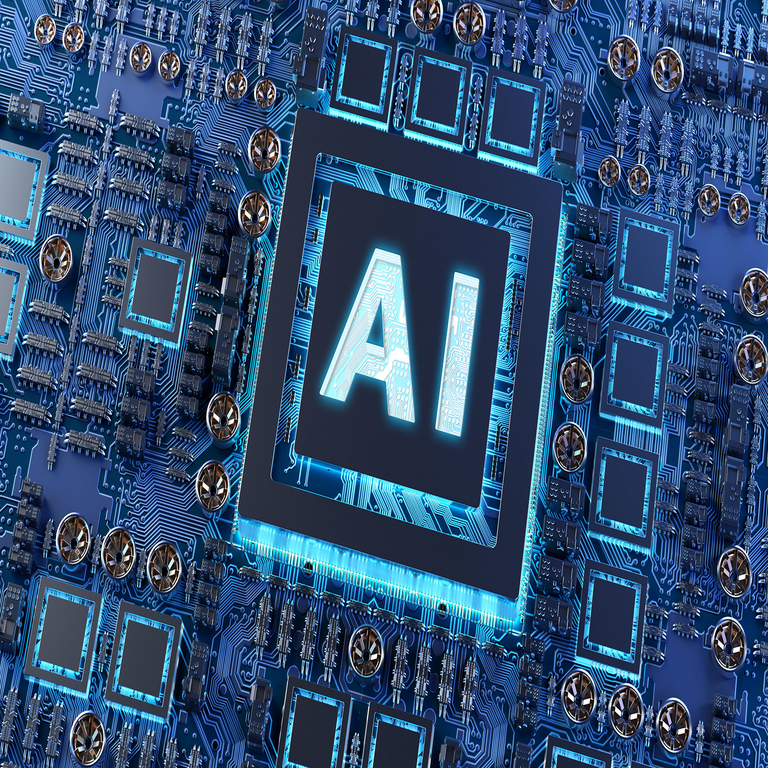OpenAI proyecta el lanzamiento de su primer circuito integrado de inteligencia artificial para el año 2026.