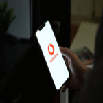 La creación de influencers falsos mediante Inteligencia Artificial, ¿se convertirá en una práctica cotidiana? Vodafone ya ha realizado pruebas al respecto.