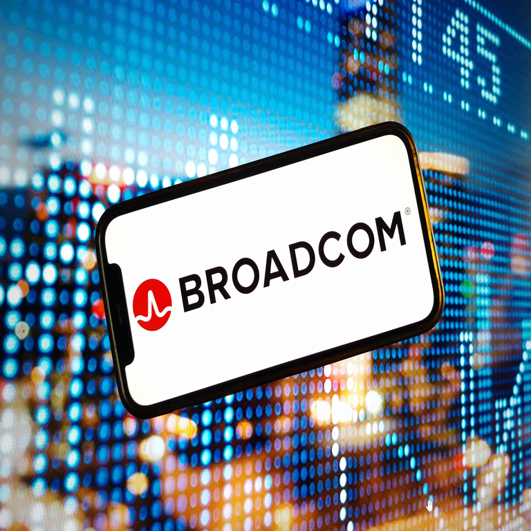 La estrategia de Broadcom con VMware reporta beneficios financieros, aunque la recepción entre clientes es menos favorable que en Wall Street.