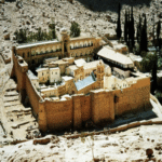 El monte Sinaí, uno de los sitios más emblemáticos de la cristiandad, se enfrenta actualmente a los desafíos derivados de la masificación turística.