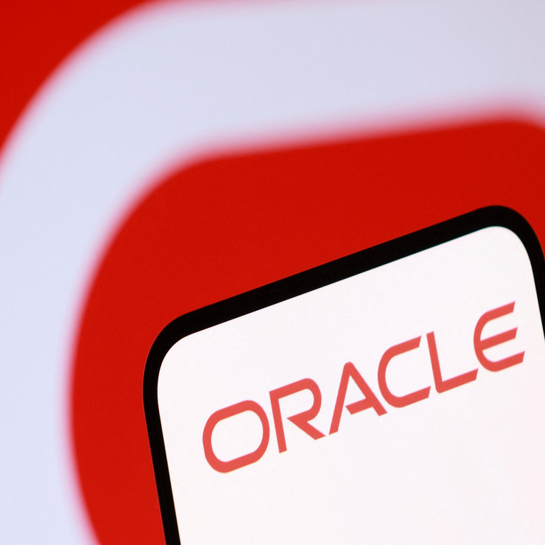 Oracle experimenta una revalorización bursátil histórica tras anunciar una cartera de contratos en la nube de casi 500.000 millones de dólares impulsada por inteligencia artificial.