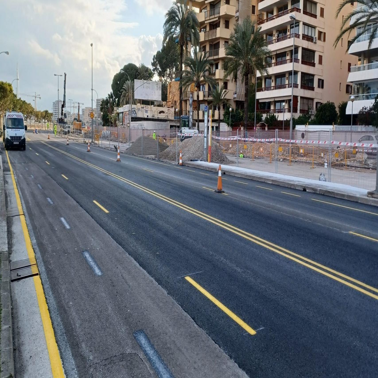 El nuevo asfalto que transformará la infraestructura vial: mayor resistencia a las fisuras y fabricado con polímeros de bolsas plásticas recicladas.