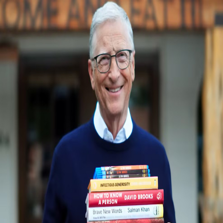 Bill Gates comparte sus recomendaciones de lectura: los libros clave que influyeron en el éxito de Microsoft.