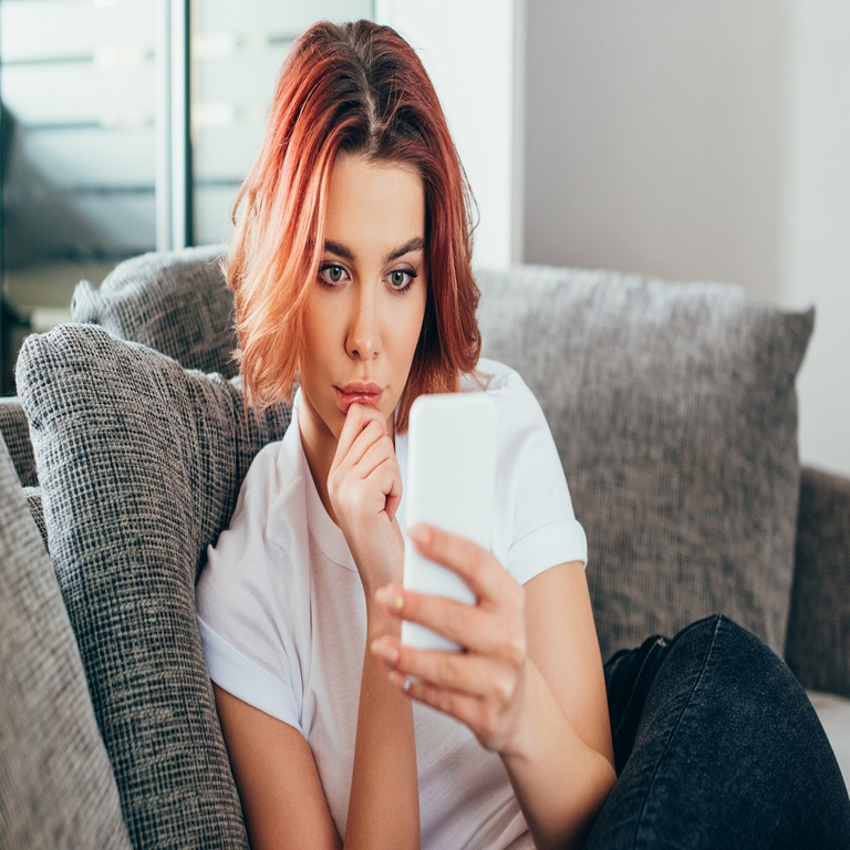 De comunicaciones no deseadas a mensajes de audio no solicitados: prácticas de uso móvil rechazadas por la población juvenil.