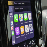 Explotación de una vulnerabilidad de ejecución remota de código (RCE) en Apple CarPlay.