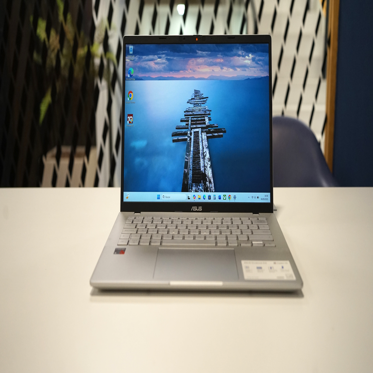 He evaluado el Asus Vivobook S14 y considero que este equipo portátil resulta idóneo para entornos académicos y profesionales.