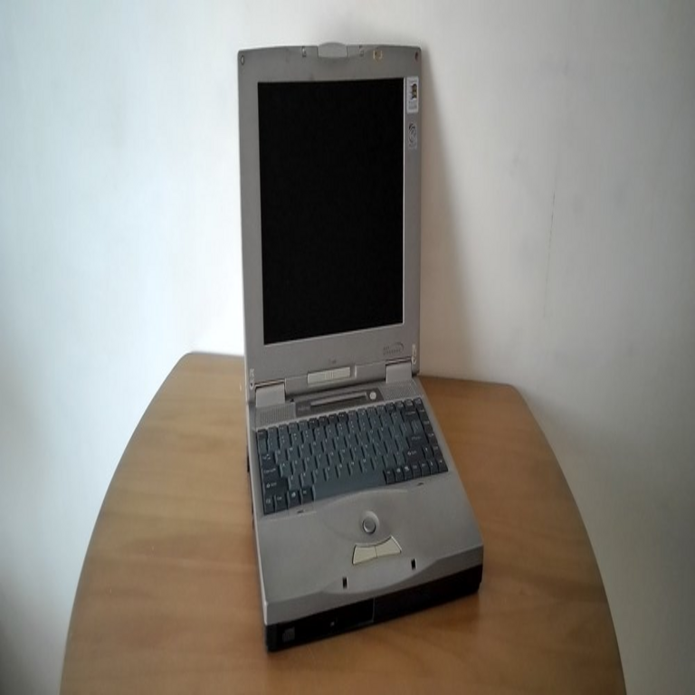 Fujitsu LifeBook C3: un ordenador portátil de consumo de finales de los años noventa.