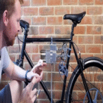 Un ingeniero desarrolla un prototipo de bicicleta impulsada por un motor de vapor de dos siglos de antigüedad, prescindiendo de combustibles fósiles y energía eléctrica.
