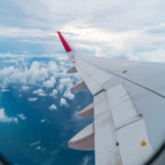 Las aerolíneas han invertido millones en sistemas de entretenimiento, y los pasajeros los utilizan principalmente para observar un icono que representa el avión desplazándose lentamente.
